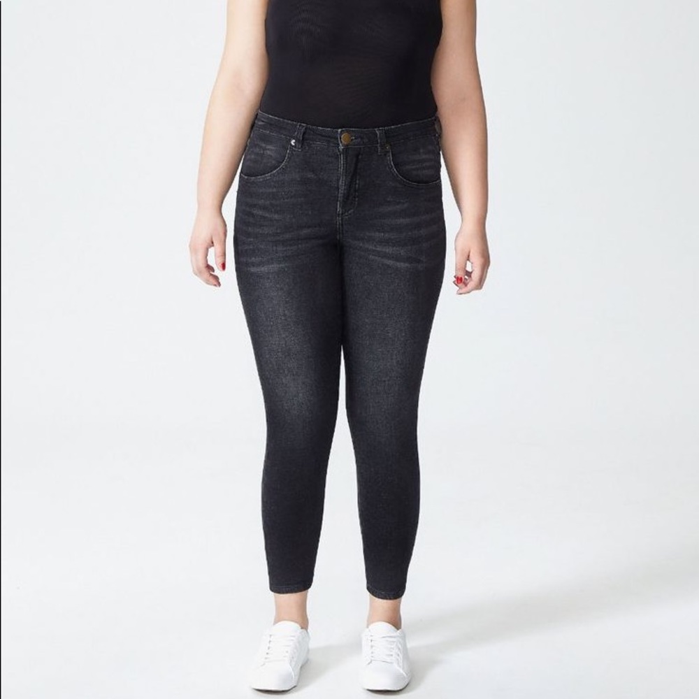 Universal Standard 27” inseam Mid Rise Seine Skinny Jeans